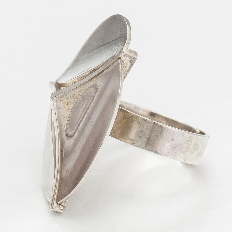 Elis Kauppi, A sterling silver ring. Kupittaan kulta, Turku.