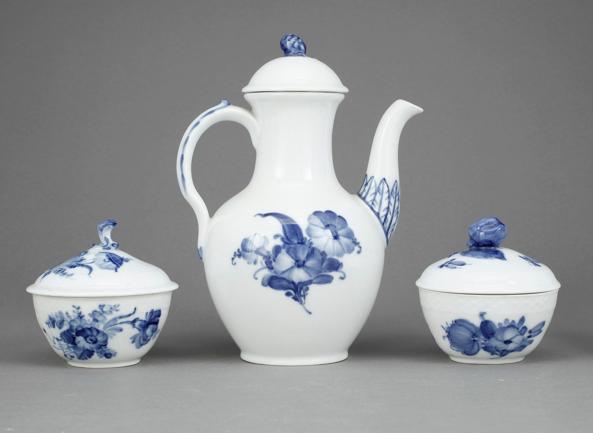 KAFFESERVIS, 32 delar, porslin, "Blå Blomst", Royal Copenhagen.