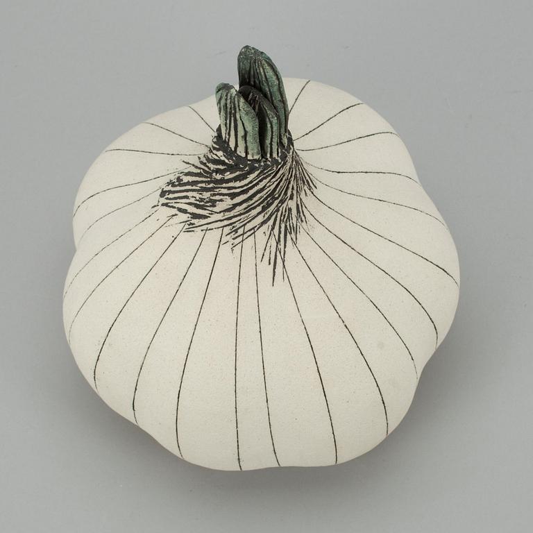 KERAMIKSKULPTUR, Vitlök. Sign. GOG/JL, Arabia Finland.