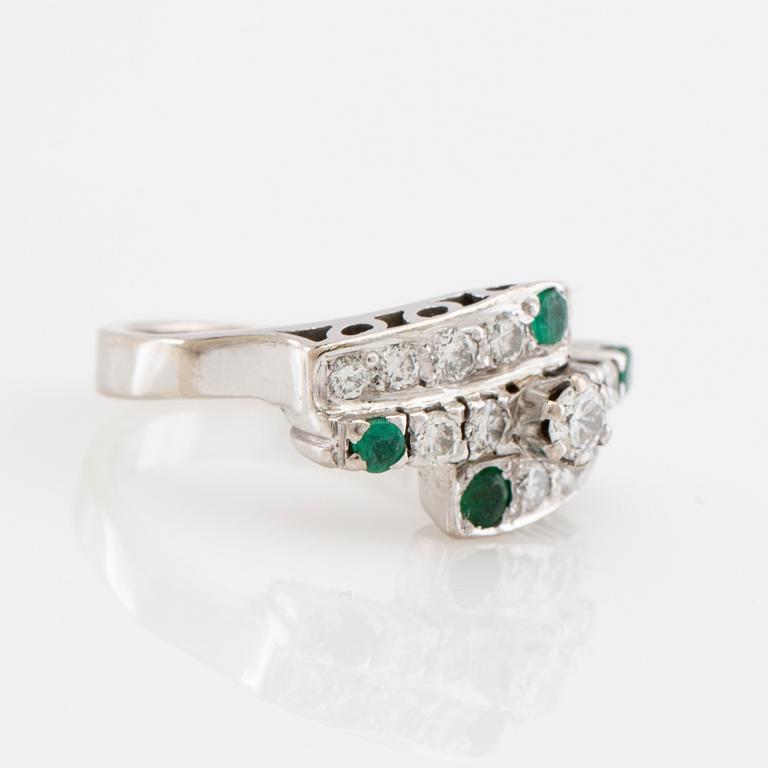Ring, 18K gold with brilliant-cut diamonds and emeralds, Åhus Goldsmith, Holmqvist, Åhus, 1981.