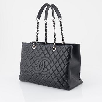 Chanel, A black caviar leather "Shopping Tote" bag, 2013-2014.