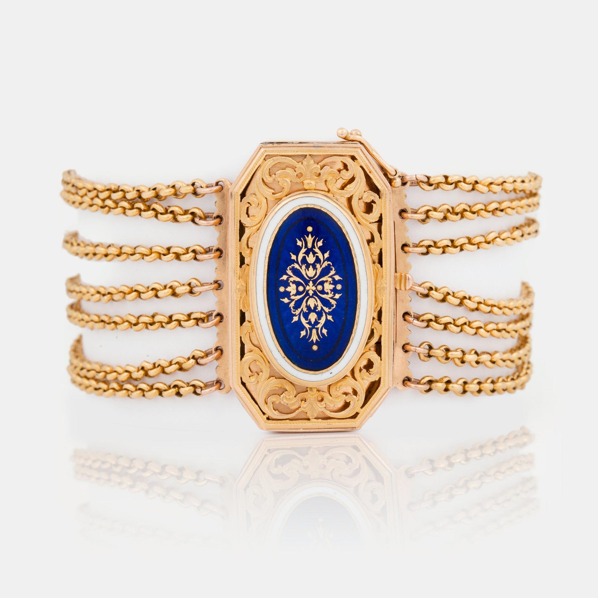 ARMBAND med blå och vit emalj. Tillverkat i Stockholm år 1796.