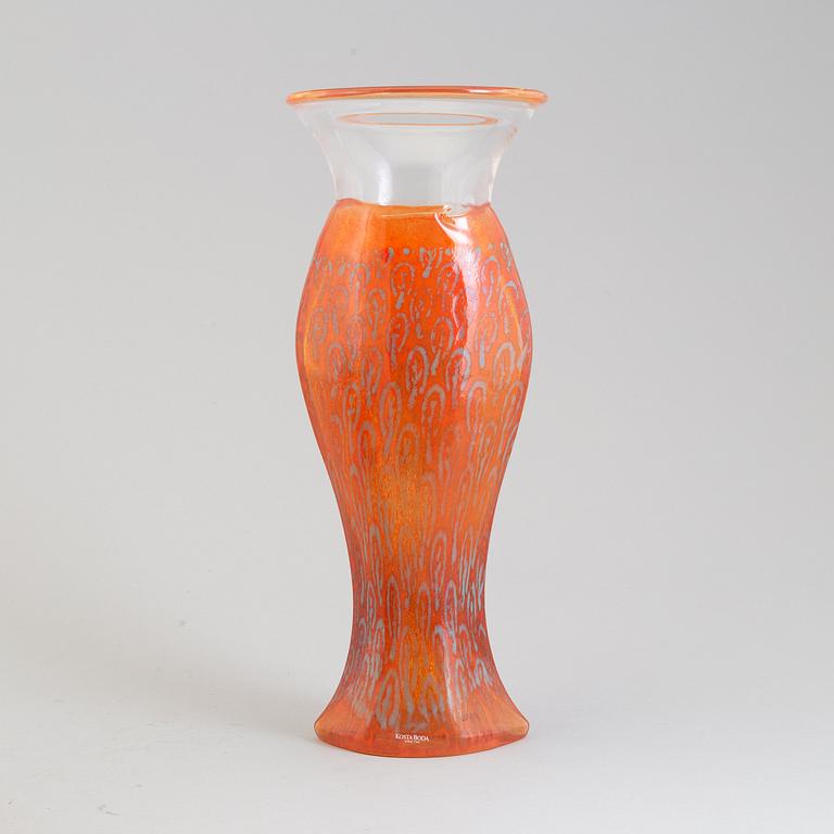 KJELL ENGMAN, skål samt VAS, glas. Kosta Boda Artist Collection.