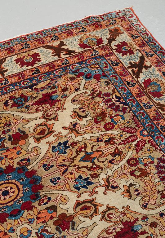 MATTO, an antique silk Feraghan/Kashan probably, ca 215,5 x 144,5 cm.