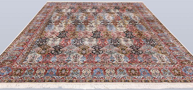 Matta, silke, Kashmir, ca 357 x 274 cm.