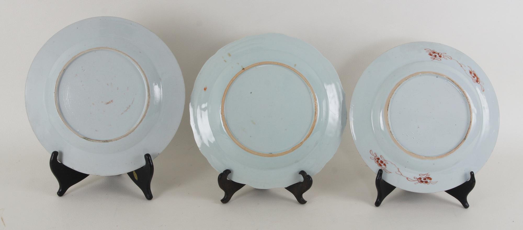 TALLRIKAR, 3 st. Porslin, Kina Qianlong, 1700-tal.