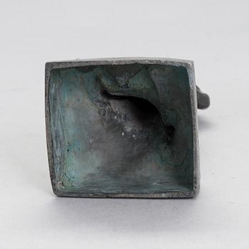 Hjalmar Stenholm, pronssiveistos, signeerattu ja päivätty 1935.