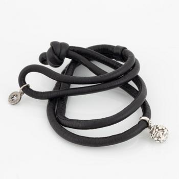 OLE LYNGGAARD,  "sweet drops", armband samt berlock i silver med briljantslipad diamant.