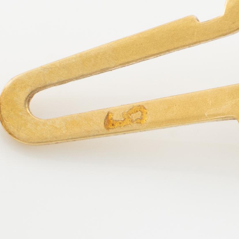 Necklace of cultured pearls, clasp in 18K gold set with eight-cut diamond and dividers with round brilliant-cut diamonds.