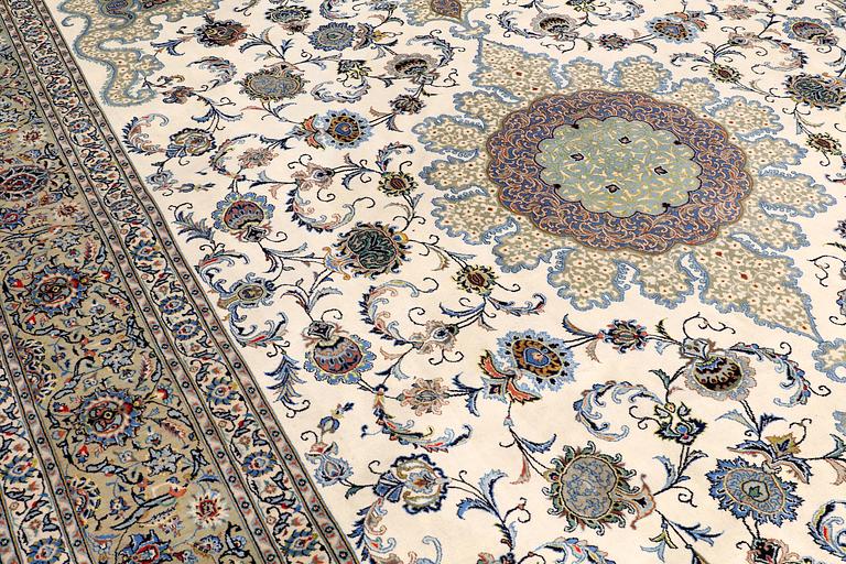 A carpet, sk Royal Kashan, ca 432 x 313 cm.