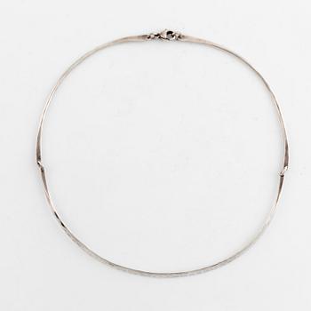 Annie Jägbeck silver necklace and earrings.