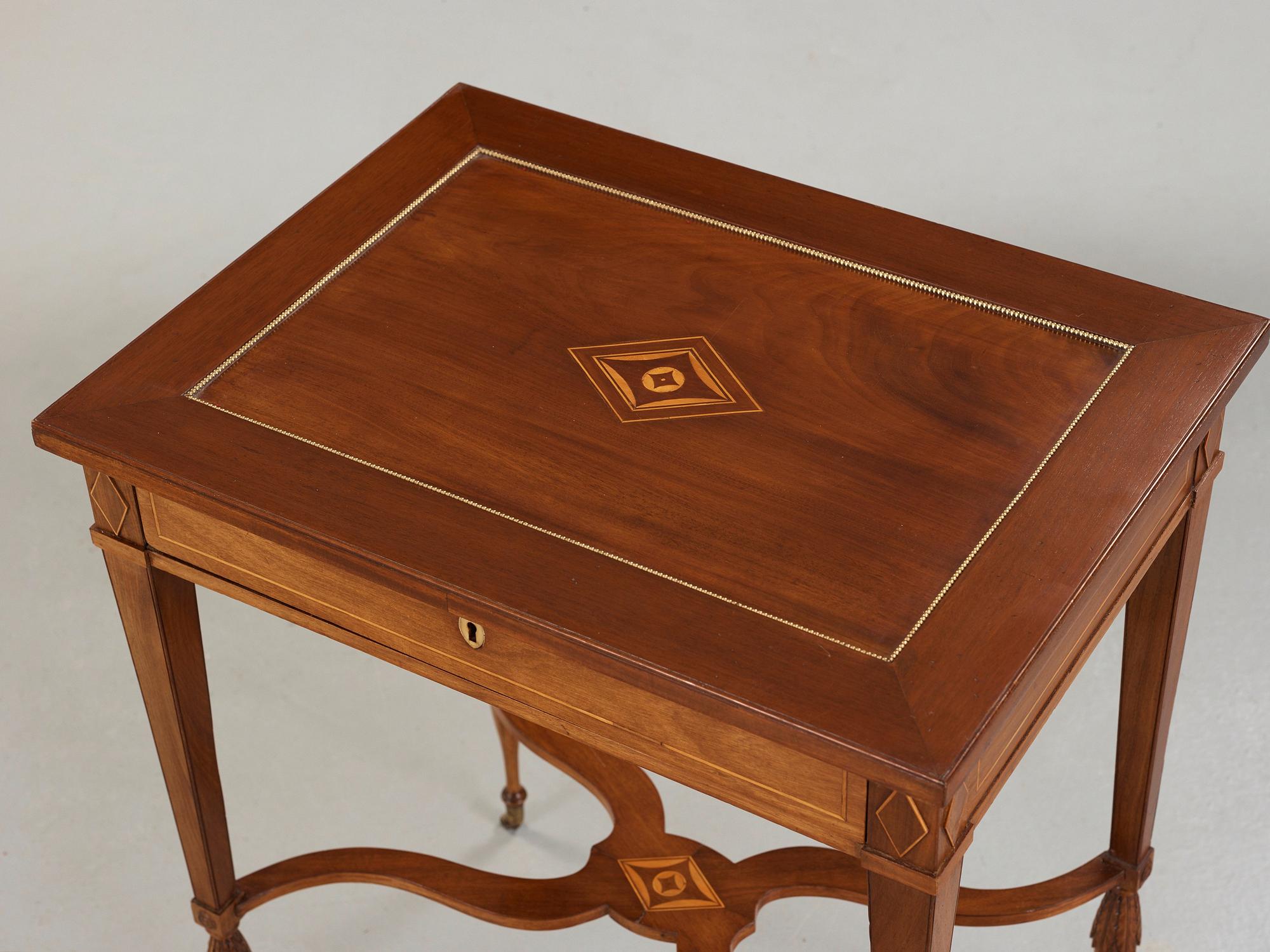 A late Gustavian table by Lars Qvarnberg, master 1801.