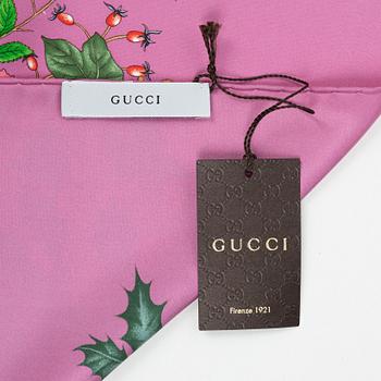 Gucci, a 'Flora' twill silk scarf.