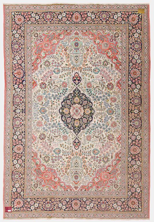 Matta, orientalisk, silke. Ca 273 x 185 cm.