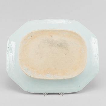 A blue and white dish and two soup dishes, Qing dynasty, Qianlong (1736-95).