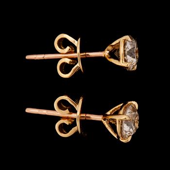 ÖRHÄNGEN, ett par, 18k guld med briljantslipade diamanter tot ca1,04ct. 2000-tal.