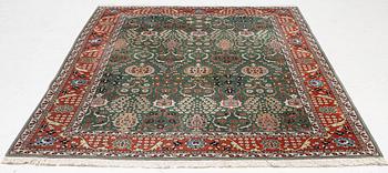 Matta, semiantik Täbris, Nordvästra Persien, ca 291 x 202 cm.