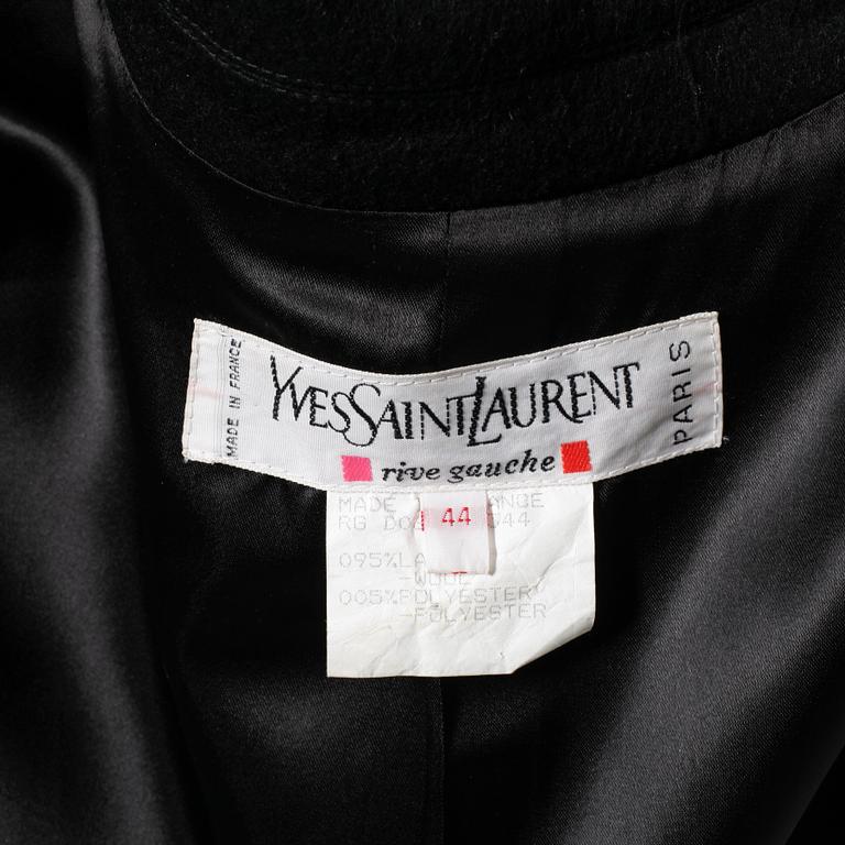JACKA, Yves Saint Laurent. Storlek 44.