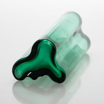 Alvar Aalto, An emerald green 'Savoy' glass vase, Iittala 2000s.