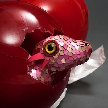 DRAKBEBIS MED TVÅ JULKULOR, "Estelle", NK 2013, JoAnn Tan Studio.