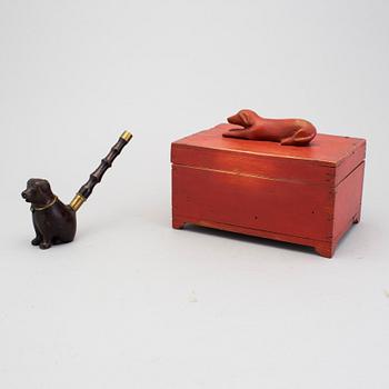 A box and a carved smoking pipe head 19/20th century.