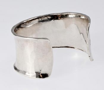 HALSRING samt ARMRING, silver, Michael Hamma, Hedvig Westermark, Stockholm, 1987-93. Ca 125 g.