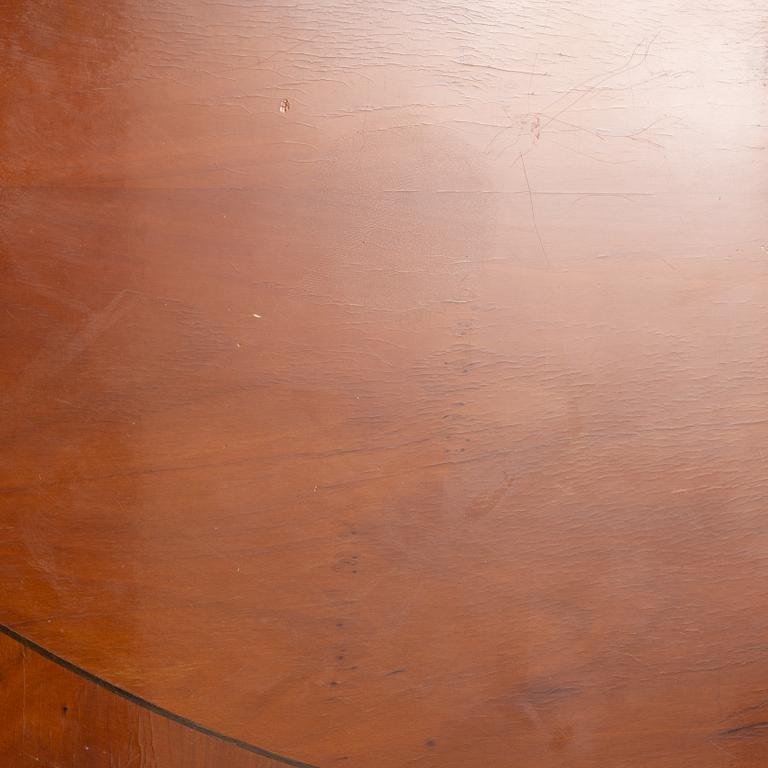 Dining table, English, in the style of George III, second half of the 19th century.