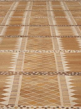 CARPET. "Josefina, brun". Flat weave. 475 x 380,5 cm. Signed AB MMF MR.