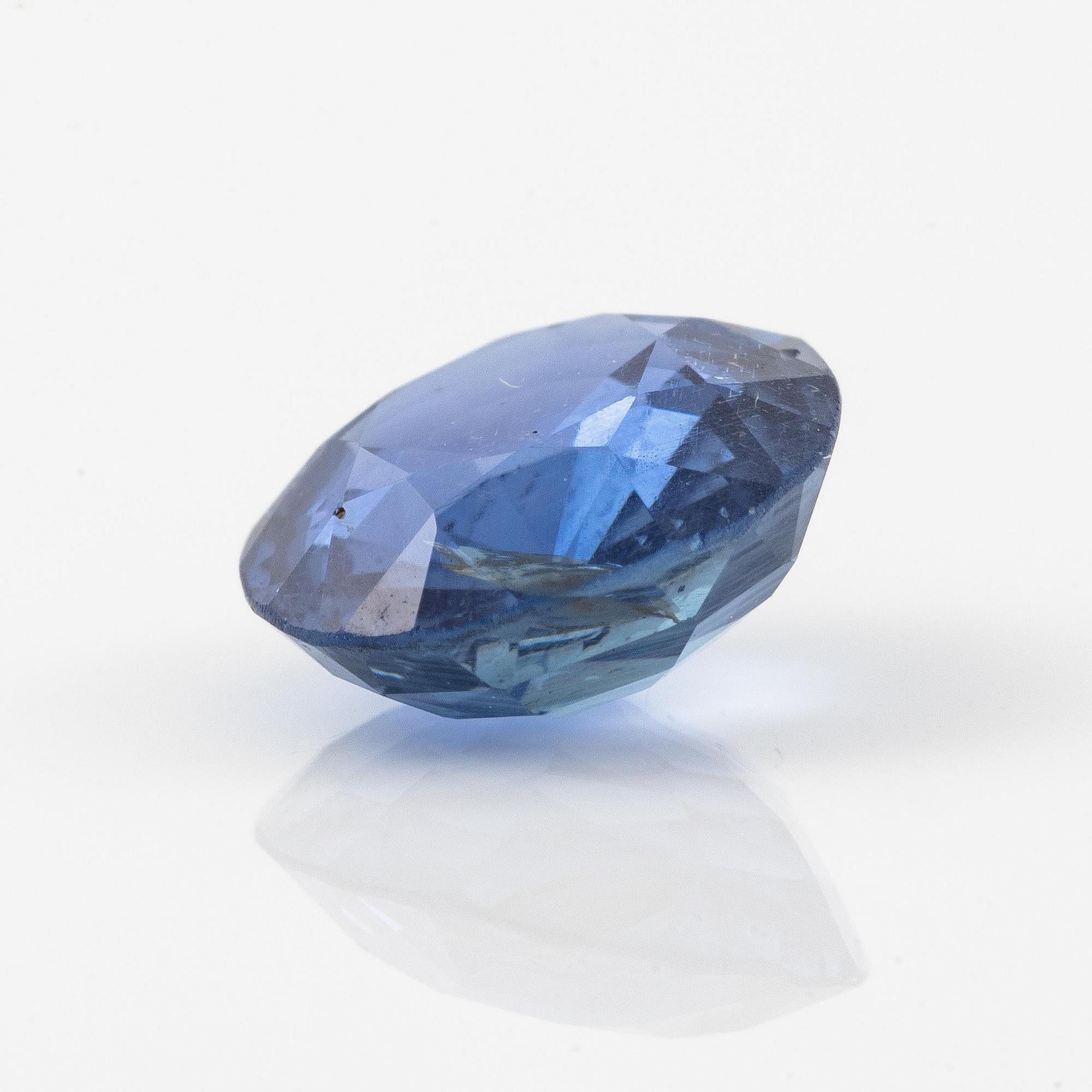 A loose sapphire in a fitted case from 1928.