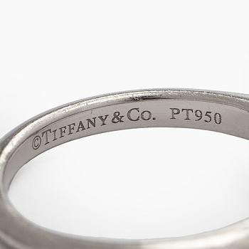 Tiffany & Co, a platinum ring with a brilliant-cut diamond 1.53 ct. With certificate.