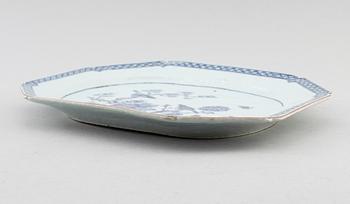 STEKFAT, porslin, Kina, Qianlong 1736-1795.