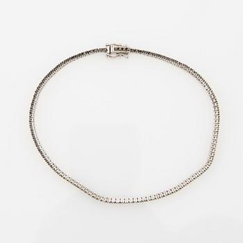 Tennis bracelet 18K white gold with black diamonds.