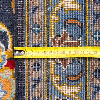 A Keshan carpet, ca 404 x 297 cm.