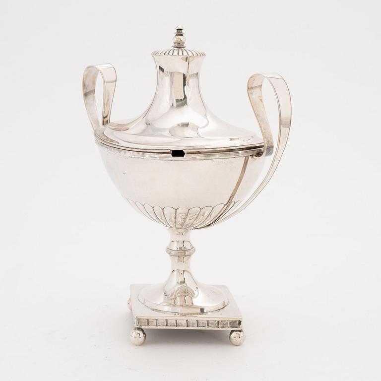 A silver sugarbowl with lid by Michael Olof Barkman, Varberg, 1820.