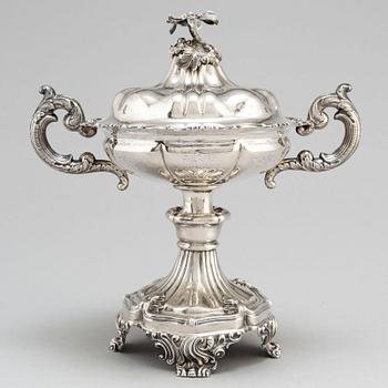 A Swedish 19th century silver sugar bowl and cover, mark of Gustaf Möllenborg, Stockholm 1846.