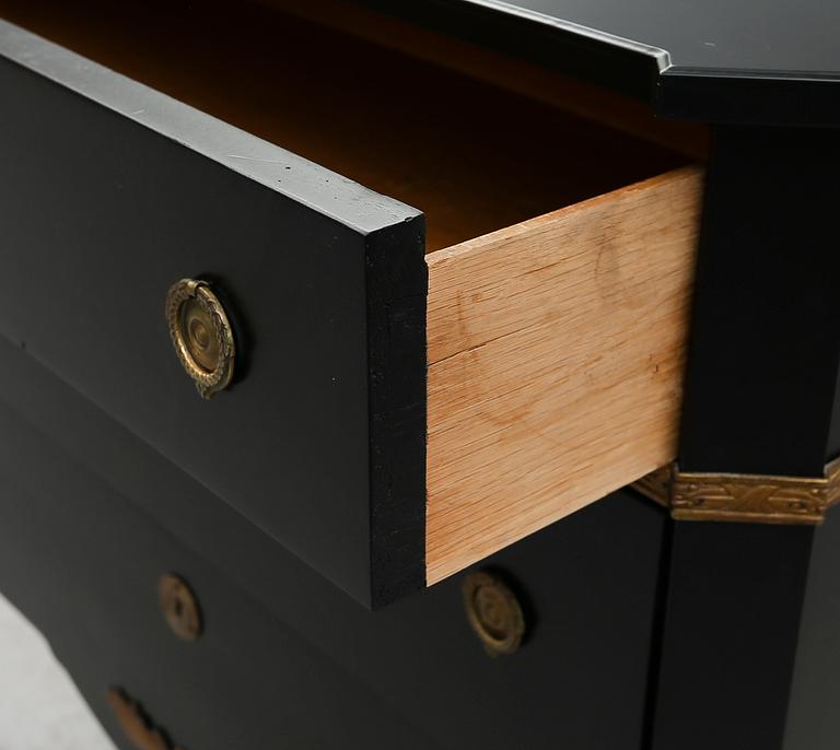 BYRÅ, gustaviansk stil, 1900-talets andra hälft.