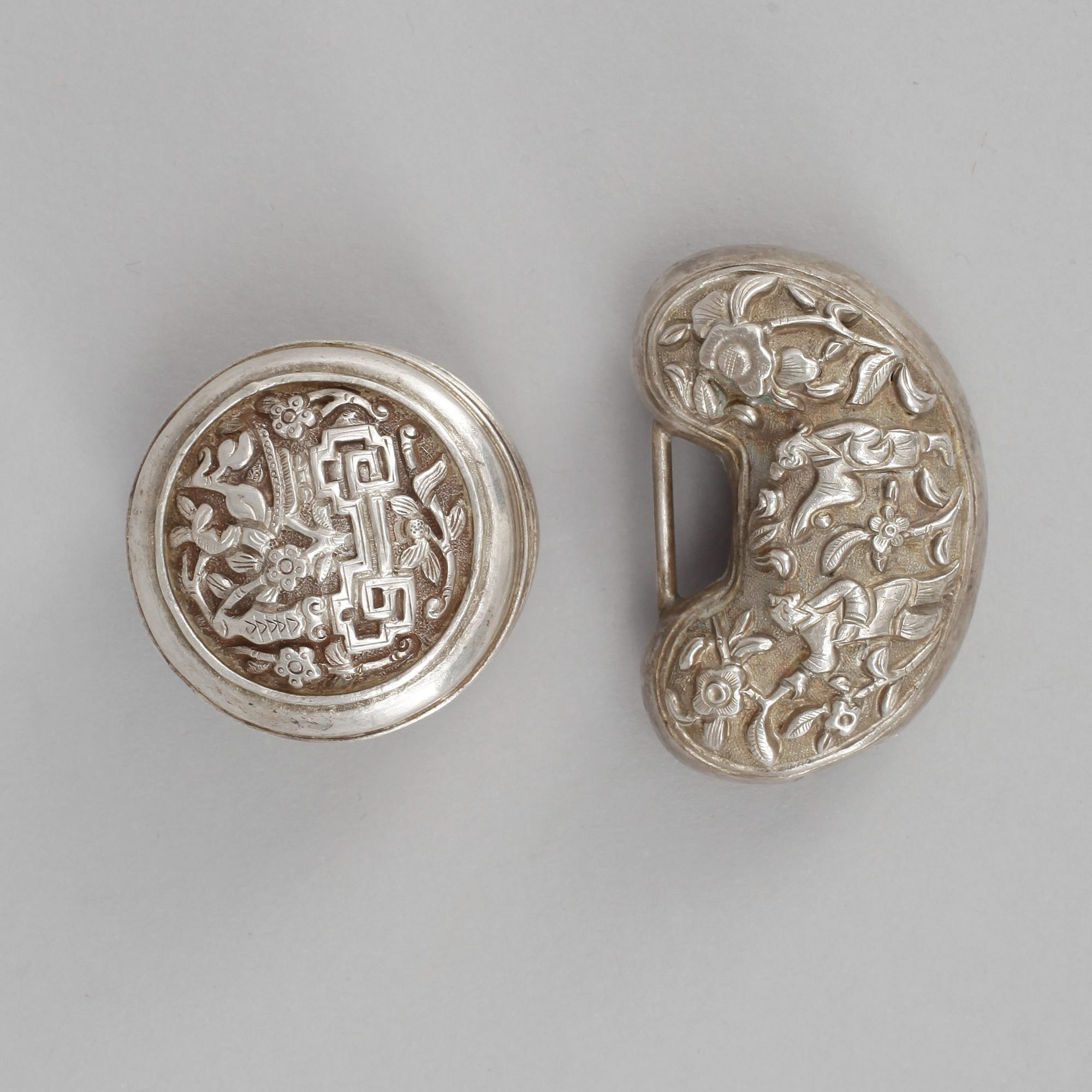 ASK samt LYCKOHÄNGE, silver, omkring år 1900. Total vikt ca 51 g.