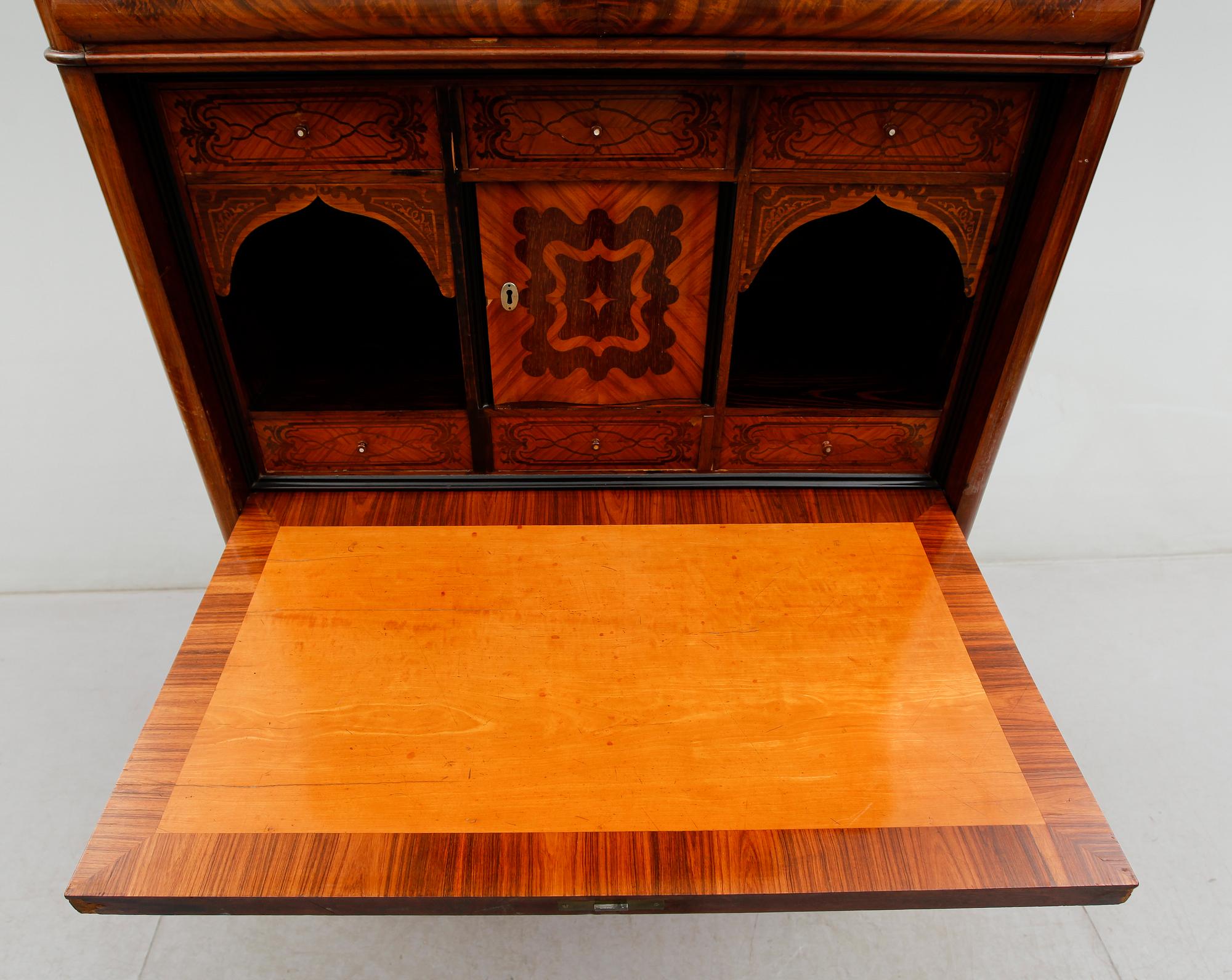 CHIFFONJÉ, 1800-talets andra hälft.