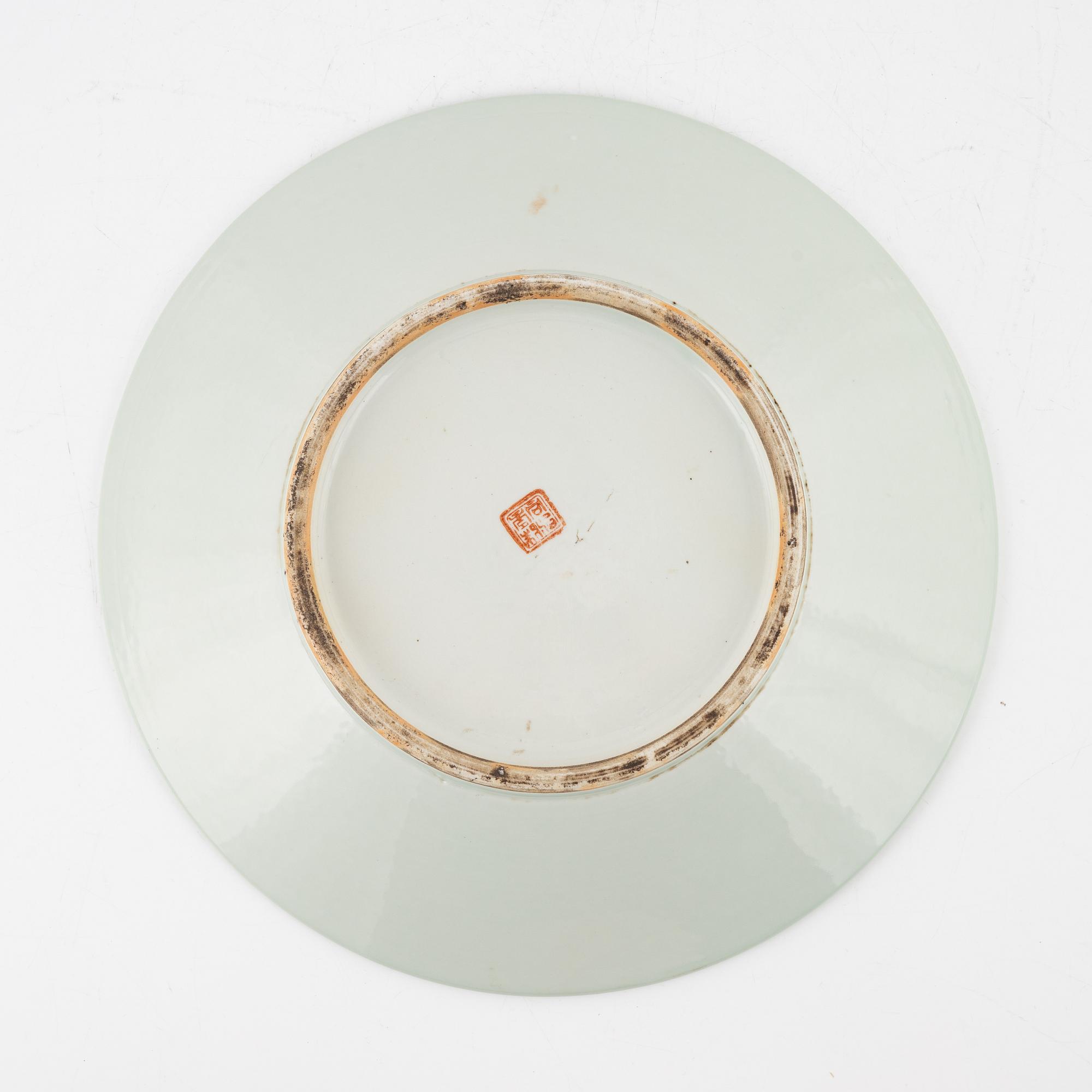 A porcelain dish, China, 20th century.