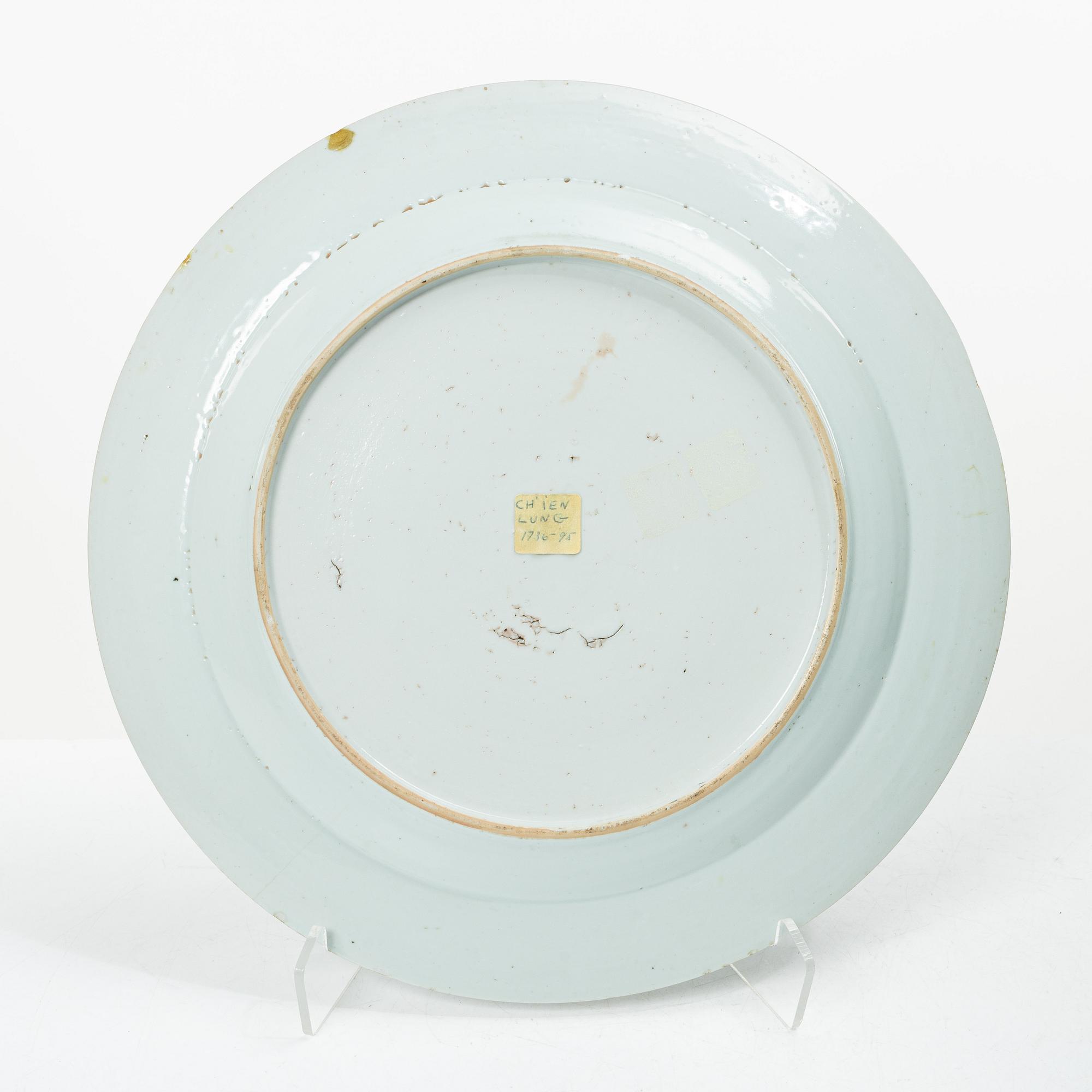 A large Chinese blue and white export porcelain dish, Qing dynasty, Qianlong (1736-95).