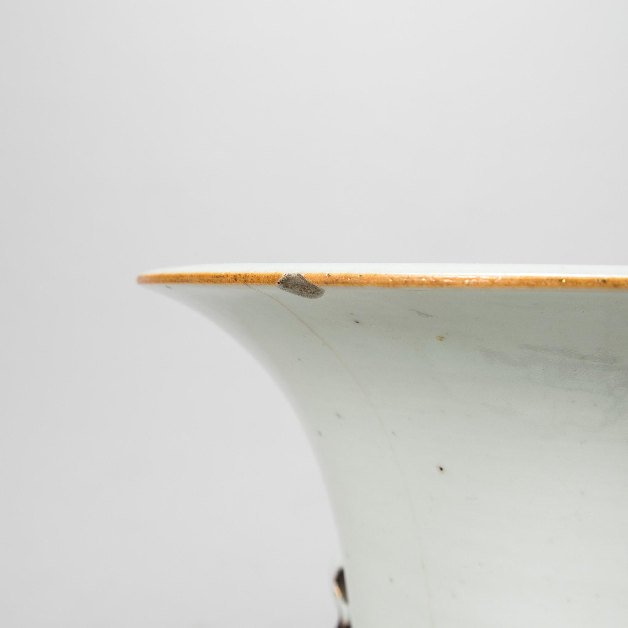 Lattiamaljakko, posliini, Kiina, noin 1900.