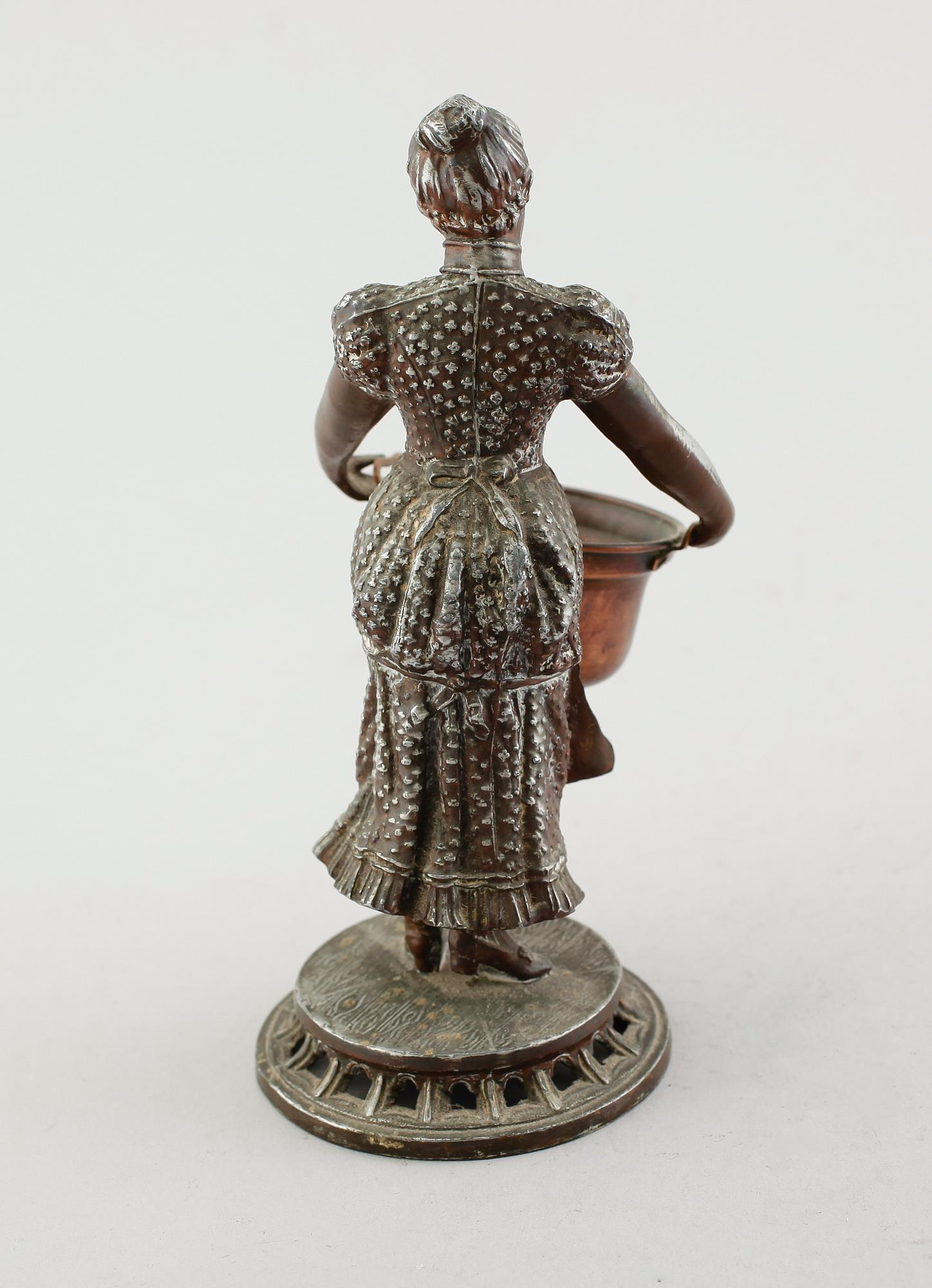 FIGUR, vitmetall, omkring år 1900.