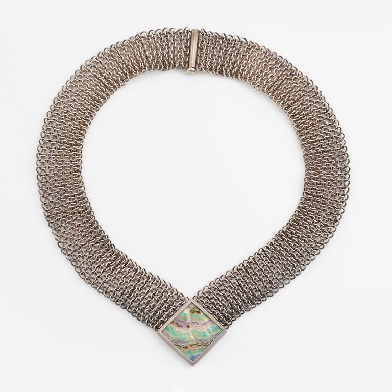 Collier, silver med snäckskal.