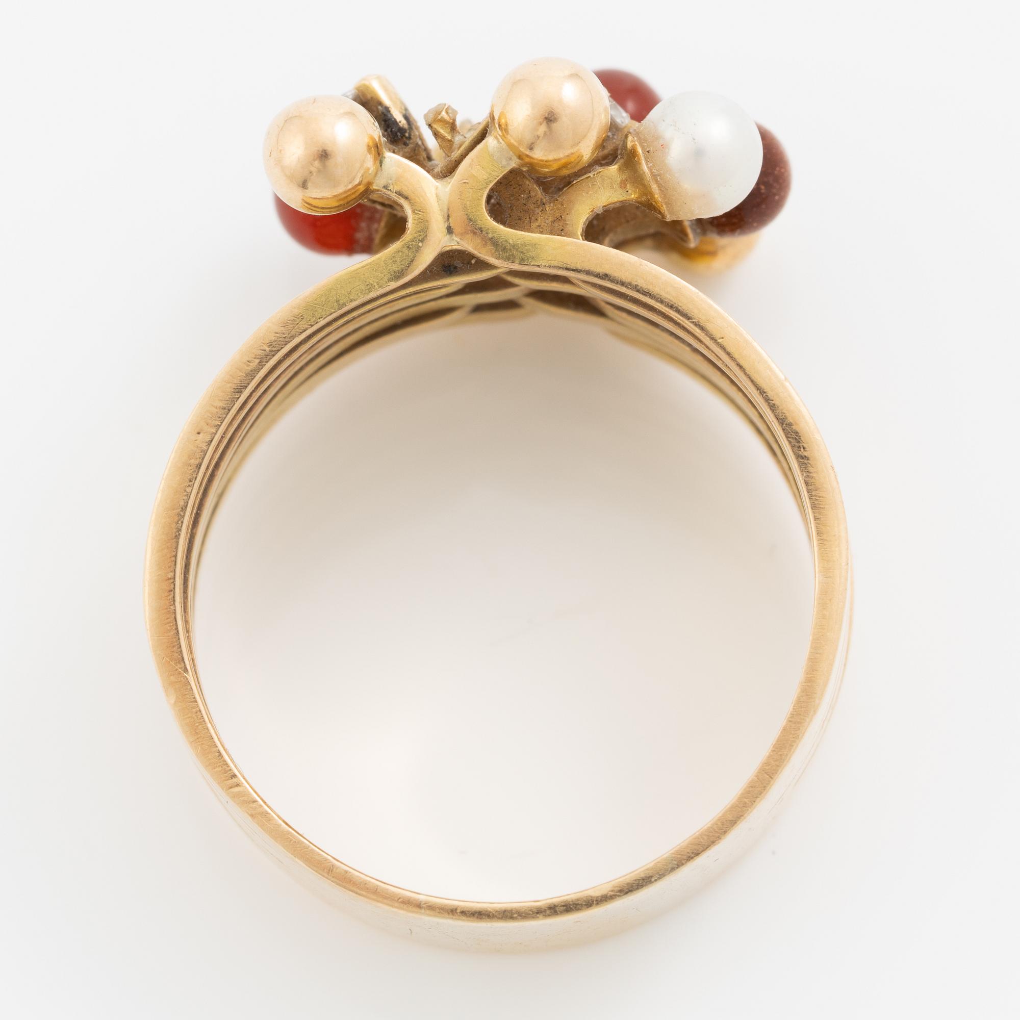 Theresia Hvorslev, ring 18K gold with, among other things, carnelian, pearl, brilliant-cut diamond. "The Tale of the Ring".