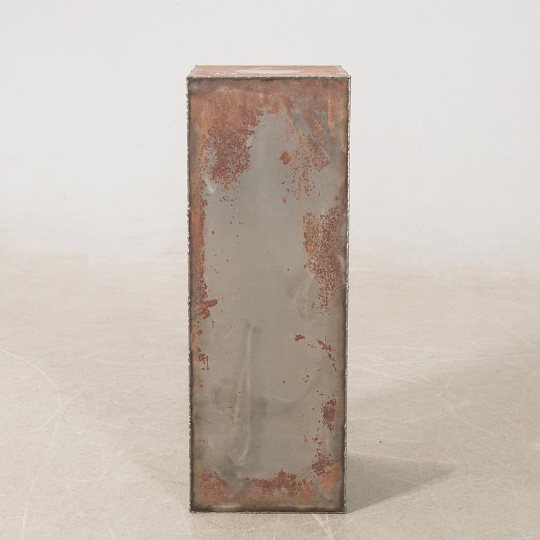 Pedestal modern manufacture.