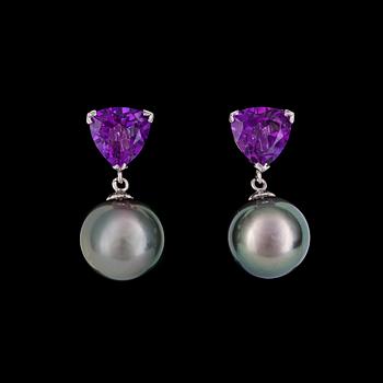 25. EARRINGS, triangle cut amethysts and cultured Tahiti pearls.