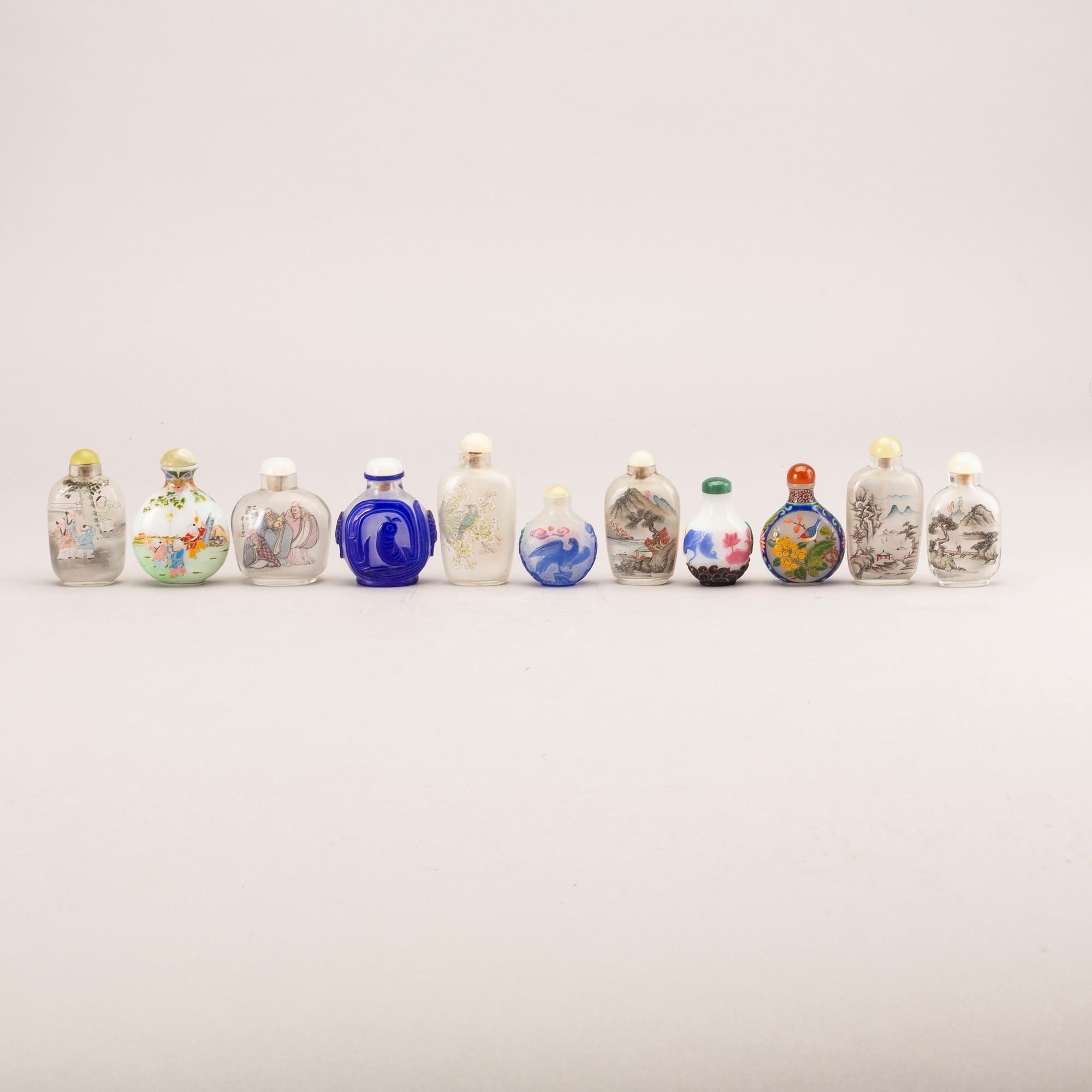 A set of 11 Chinese late Qing glass snuff bottles.