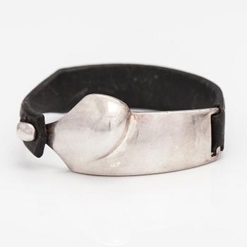 Björn Weckström, Armband "Inclination", sterlingsilver, läder. Lapponia 1985.