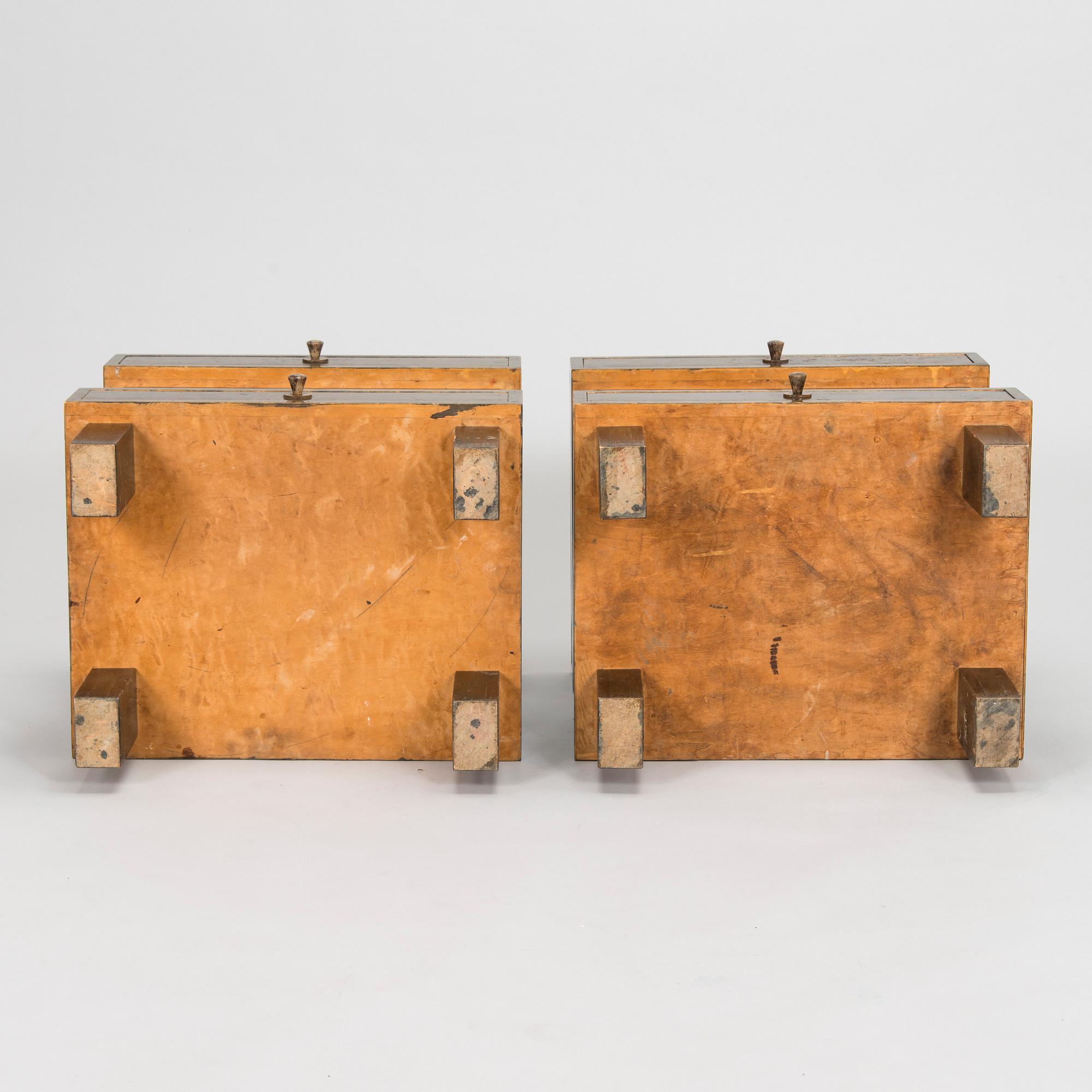 A pair of 1930s nightstands.