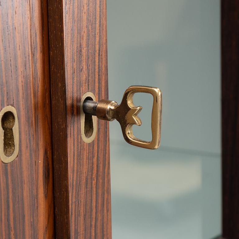 Vitrinskåp, Bruksbo, Norge, 1960-tal.